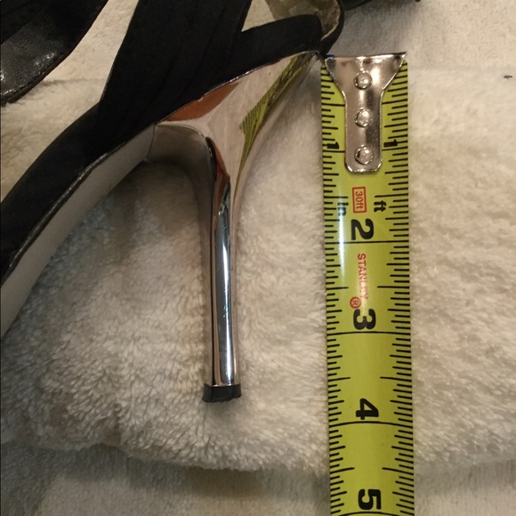 BAKERS Back Bow Open Toe Strappy Heels - Picture 8 of 8